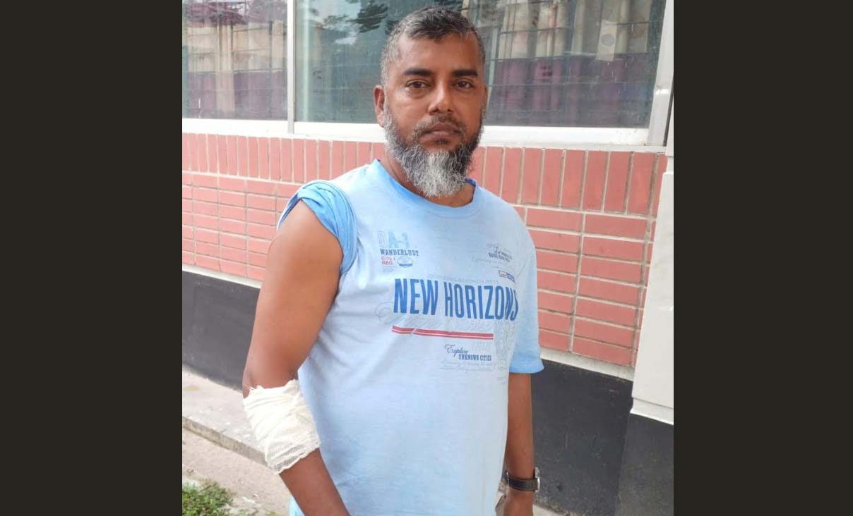 ঝালকাঠিতে সাংবাদিককে কুপিয়ে জখম