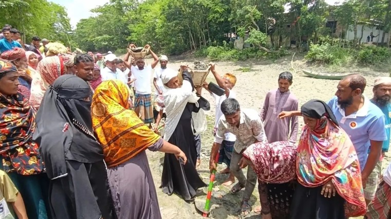 ৪৬ বছর পর প্রাণ ফিরে পেল মৃতপ্রায় স্বনির্ভর খাল