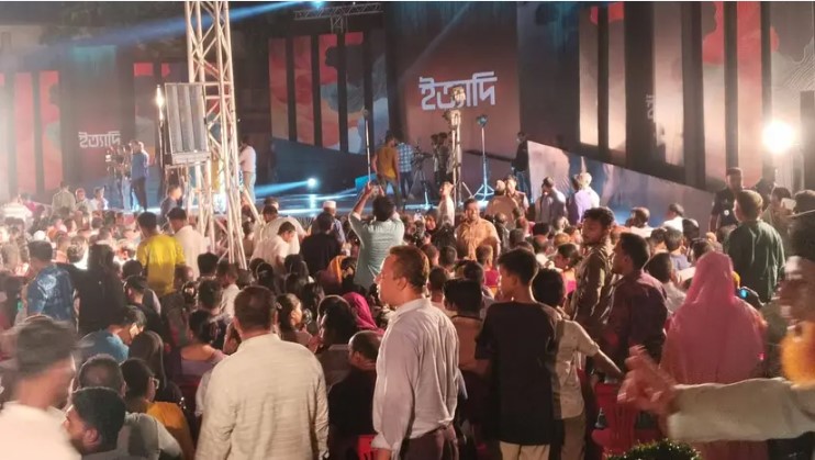 ইত্যাদি দেখতে গিয়ে শতাধিক দর্শকের মোবাইল চুরি