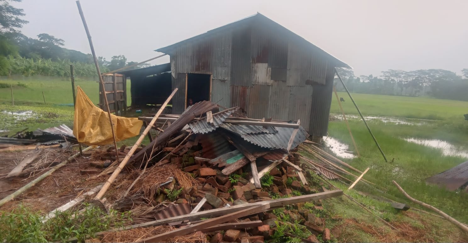 বাউফলে আদালতের নিষেধাজ্ঞা অমান্য করে জমি দখল