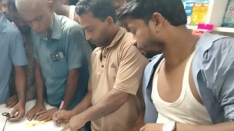 বরিশালে ‘চাঁদা দাবির’ অভিযোগে বিএনপির দুই নেতাকে গণপিটুনি