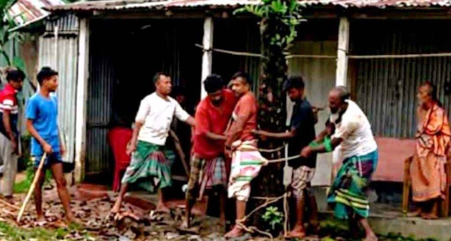 পাওনা টাকা ফেরত চাওয়ায় প্রবাসী জামাইকে গাছে বেঁধে মারধর