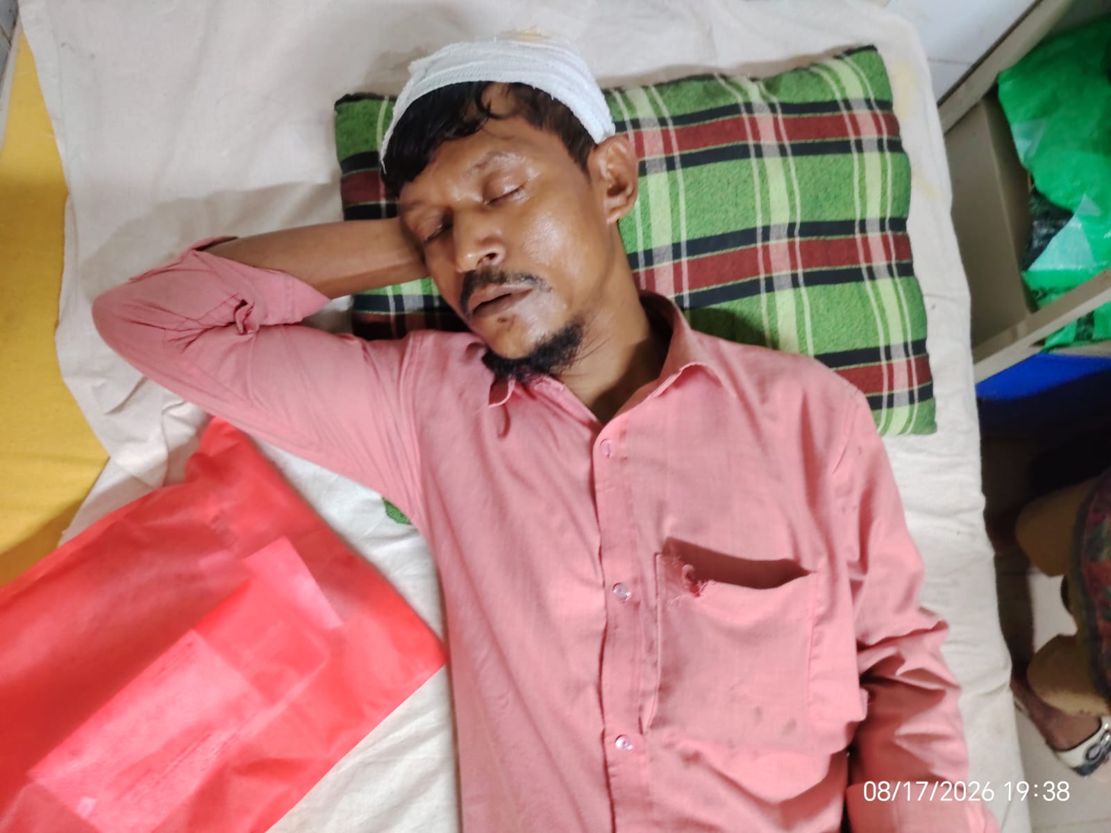 হিজলায় পাওনা টাকা না দেওয়ায় স্ত্রী কে কুপ্রস্তাব, প্রতিবাদ করায় মারধর