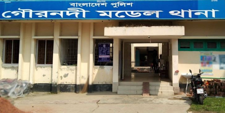 গৌরনদীতে মাদ্রাসা শিক্ষককে বেঁধে বাসায় ডাকাতি