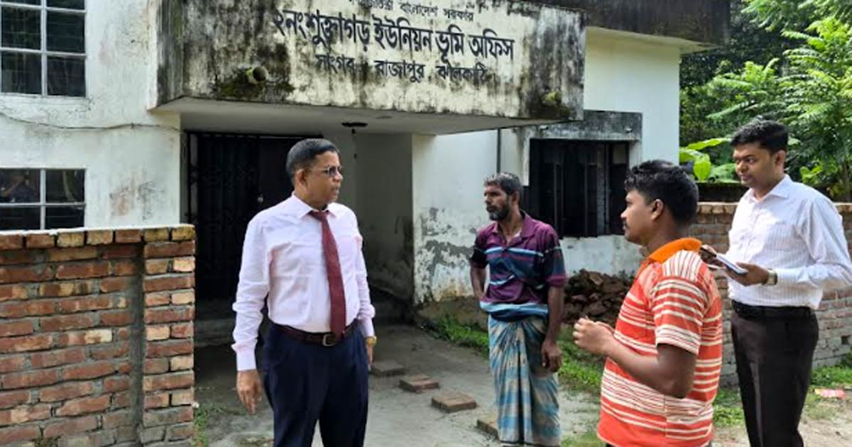 বরিশালের রাজাপুরে ভূমি কর্মকর্তা বরখাস্ত : দুই কর্মচারীকে শোকজ