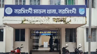 ফ্রি মদ না পেয়ে দোকান কর্মচারীর গায়ে পেট্রোল ঢেলে আগুন, গ্রেপ্তার দুই