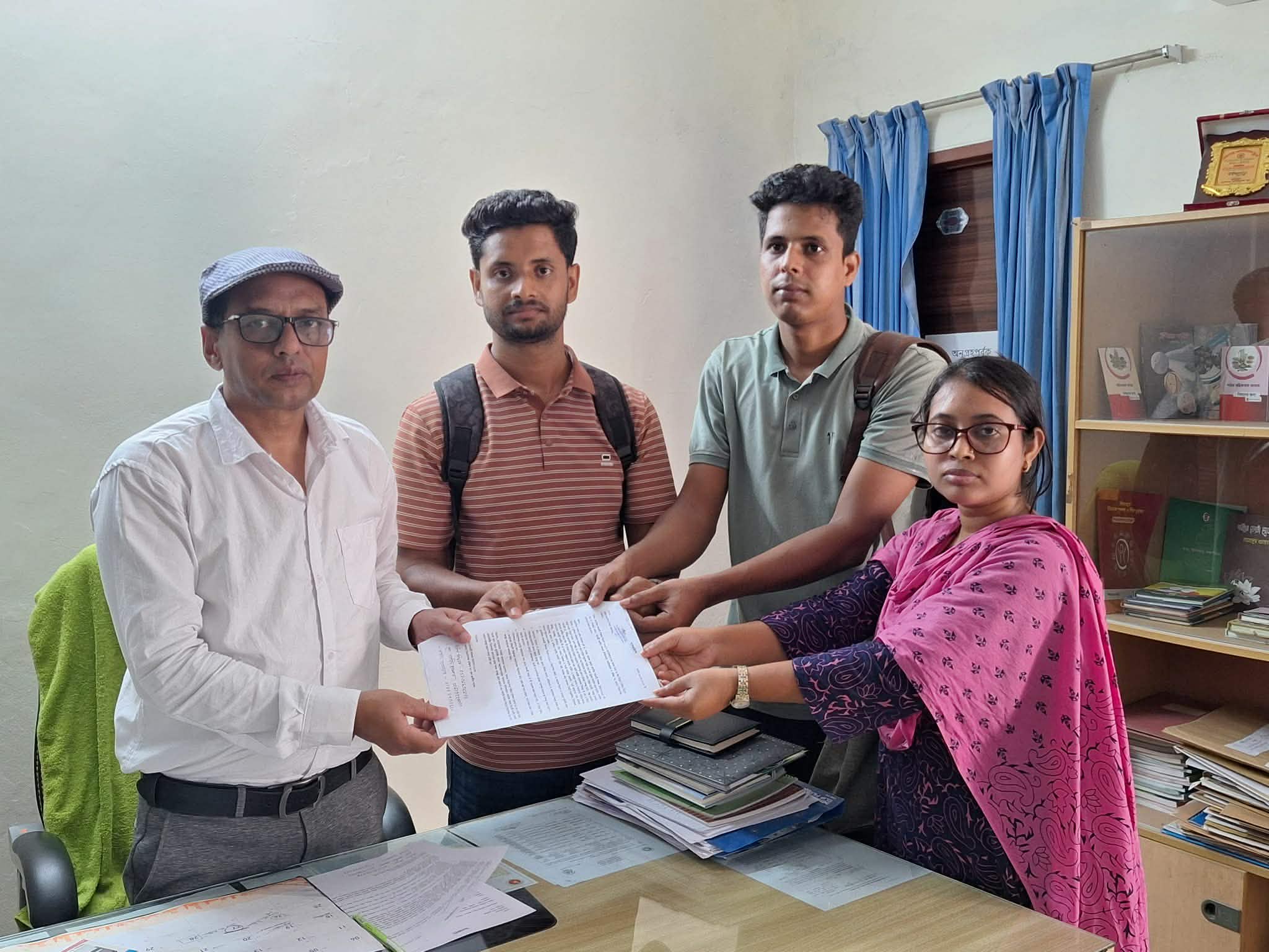 বরিশালে প্রাইমারিতে নিয়োগপত্র না পাওয়ার কারণ জানতে চেয়ে আবেদন বঞ্চিতদের