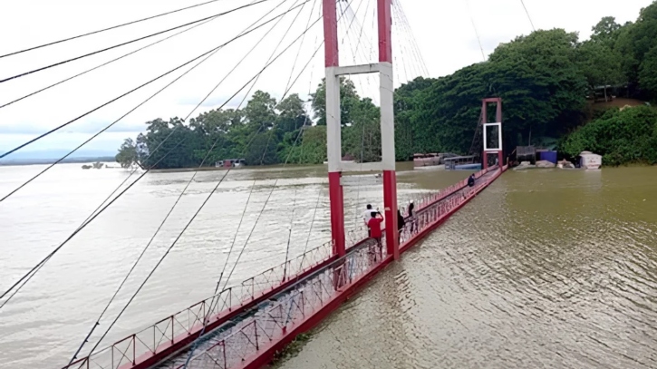 আবারও পানির নিচে তলিয়ে গেছে রাঙ্গামাটির ঝুলন্ত সেতু