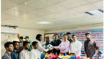 ববি ছাত্রদল নেতা ওয়াহিদুজ্জামানের নেতৃত্বে শিক্ষার্থীদের মাঝে ক্রীড়া সামগ্রী বিতরণ