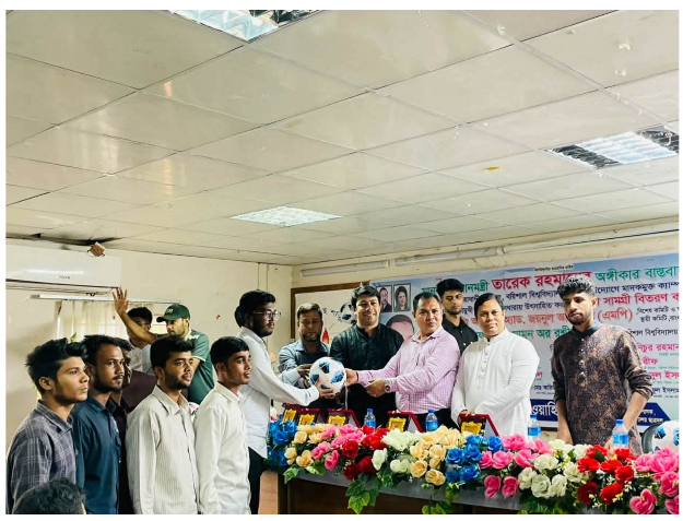ববি ছাত্রদল নেতা ওয়াহিদুজ্জামানের নেতৃত্বে শিক্ষার্থীদের মাঝে ক্রীড়া সামগ্রী বিতরণ