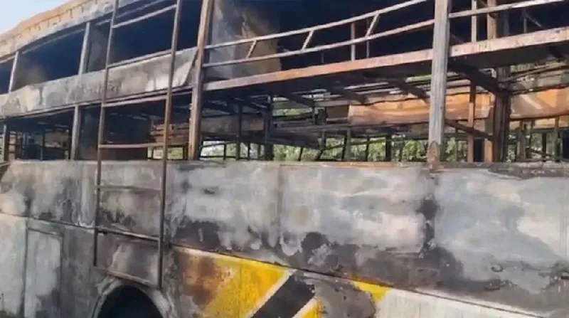 স্লিপার বাসে ভয়াবহ আগুনে ৯ যাত্রীর মৃত্যু
