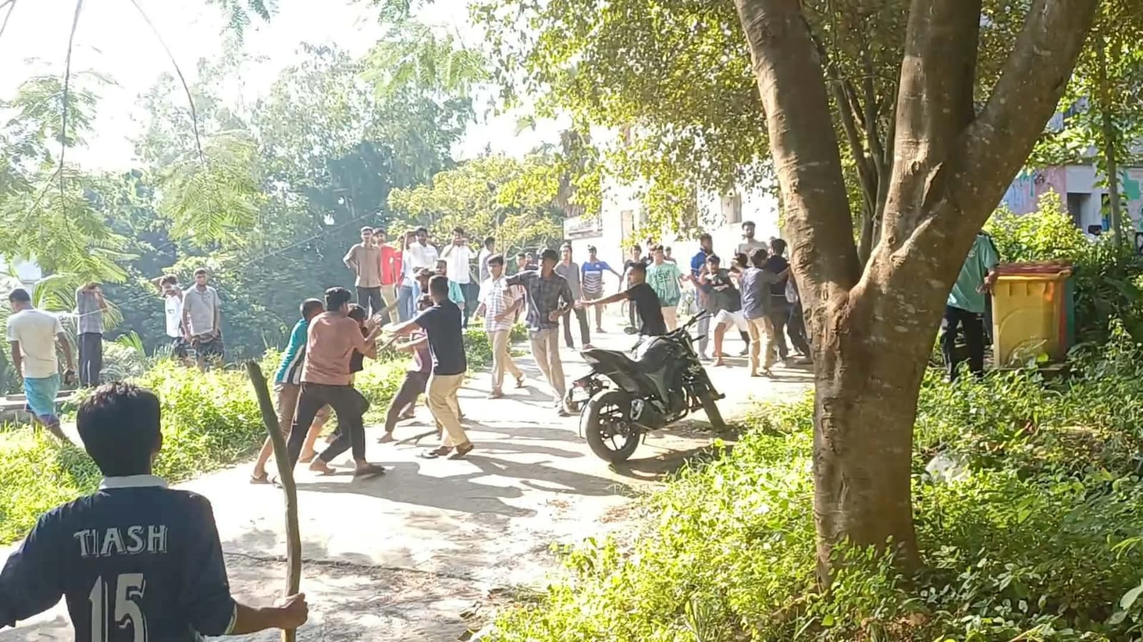 কুবিতে দত্ত হলের সঙ্গে আইসিটি বিভাগের শিক্ষার্থীদের মারামারি, আহত ১২