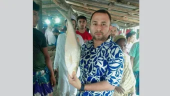 লক্ষ্মীপুরে এক ইলিশ বিক্রি ১৩ হাজার টাকায়