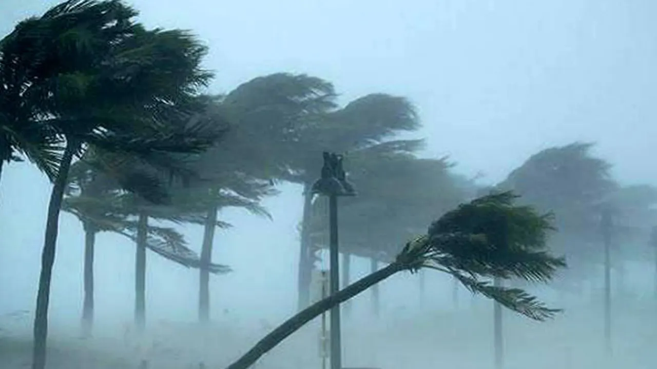 সন্ধ্যার মধ্যে সাত অঞ্চলে ৬০ কিমি বেগে ঝড়ের আভাস