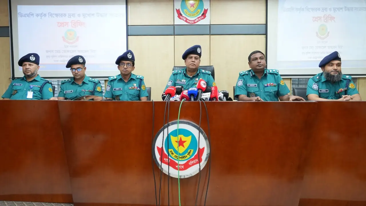 নাশকতার সময় পরিচয় আড়ালে মজুত করা ৯ হাজার মুখোশ জব্দ: ডিএমপি