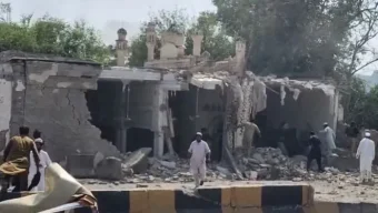 পাকিস্তানে আত্মঘাতী হামলায় ৫ পুলিশসহ ১৬ জনের মৃত্যু