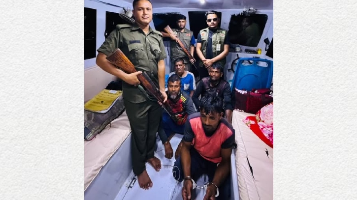 সুন্দরবনের নিষিদ্ধ এলাকায় ১৫০ কেজি মাছ শিকার, ৪ জেলে আটক