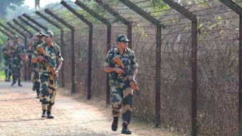 বাংলাদেশি দাবি করে কাশ্মীর থেকে ১৫০ জনকে আনা হলো পশ্চিমবঙ্গ সীমান্তে