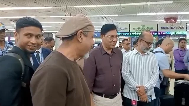 যাত্রীসেবার মান বাড়াতে অ্যাকশনে বিমানমন্ত্রী