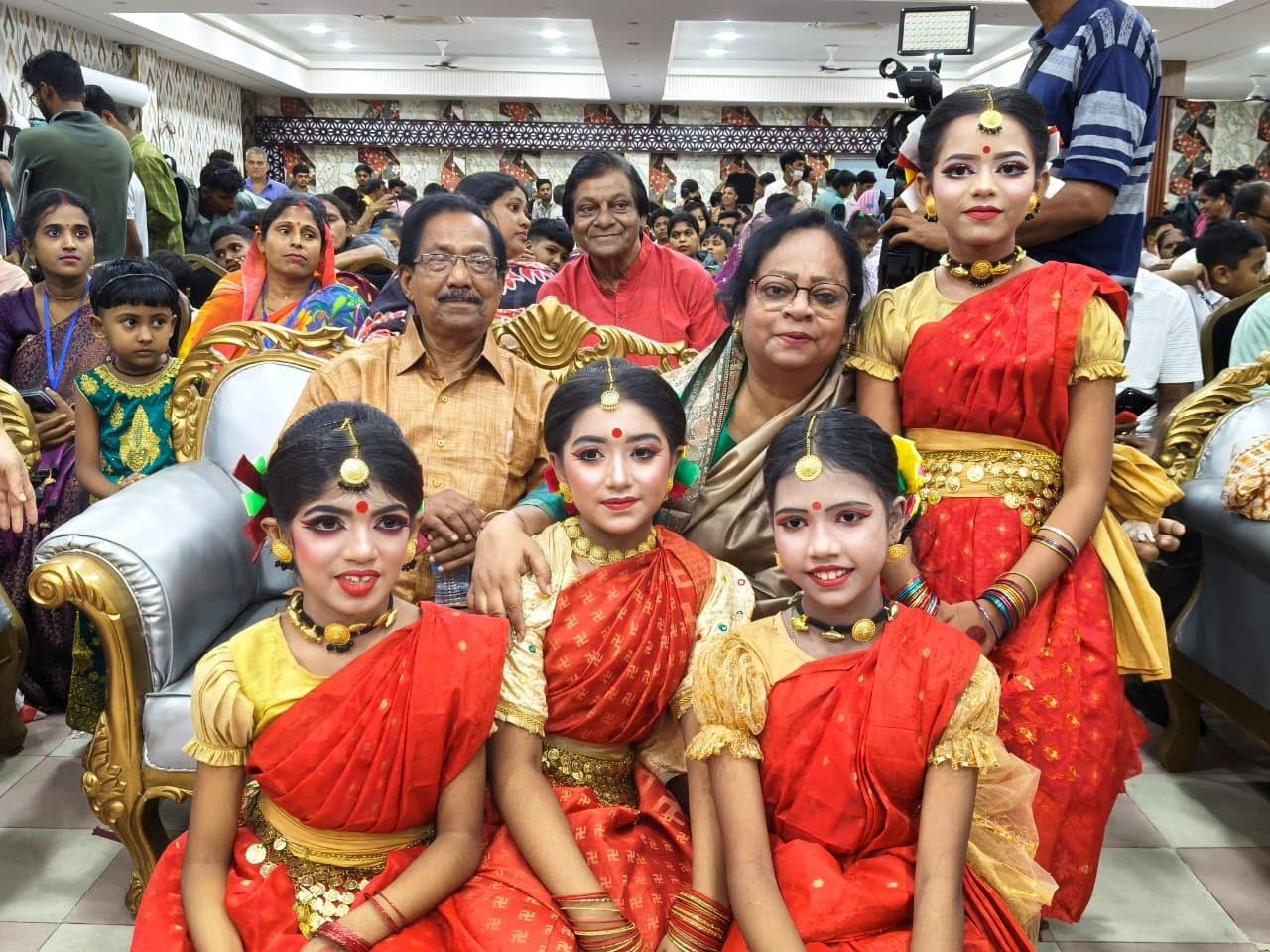 বরিশালে ১৭তম মৃৎশিল্পী সম্মেলন ও সম্মাননা অনুষ্ঠিত, আজীবন সম্মাননা পেলেন নিরঞ্জন পাল