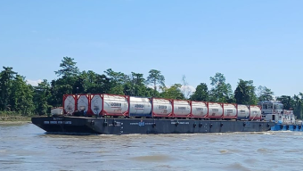 ৭০ বছর পর আসাম থেকে নৌপথে বাংলাদেশে পণ্যবাহী জাহাজ