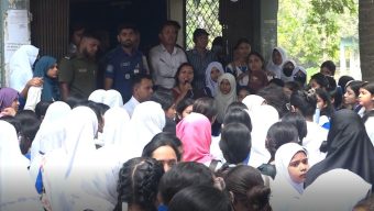 শিক্ষার্থীদের আন্দোলনের মুখে নাটোর সরকারি বালিকা উচ্চ বিদ্যালয়ের ভারপ্রাপ্ত প্রধান শিক্ষককে অনির্দিষ্টকালের ছুটি