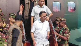দুর্গাপূজার মণ্ডপ পরিদর্শনে সৈয়দপুর বিমানবন্দরে পৌঁছেছেন প্রধানমন্ত্রী