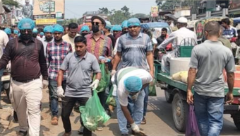বাকেরগঞ্জে যৌথ পরিচ্ছন্নতা অভিযানে বদলে গেছে পৌরসভার চেহারা