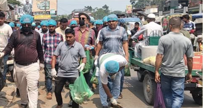 বাকেরগঞ্জে যৌথ পরিচ্ছন্নতা অভিযানে বদলে গেছে পৌরসভার চেহারা