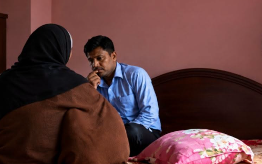 ফ্যামিলি কার্ডের প্রলোভনে অনৈতিক সম্পর্কের অভিযোগ সমাজকর্মীর বিরুদ্ধে