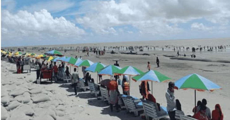 দীর্ঘ ছুটিতে কুয়াকাটায় পর্যটকের ভিড়