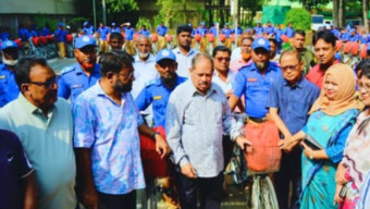 গ্রাম পুলিশের মাঝে বাইসাইকেল ও ইউনিফর্ম বিতরণ করেছে অ্যাডভোকেট মো. মজিবর রহমান সরোয়ার
