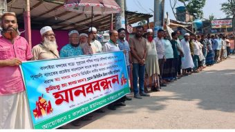বাউফলে উন্নয়ন কাজে বিএনপি নেতার বাঁধা প্রতিবাদে ব্যবসায়ীদের মানববন্ধন