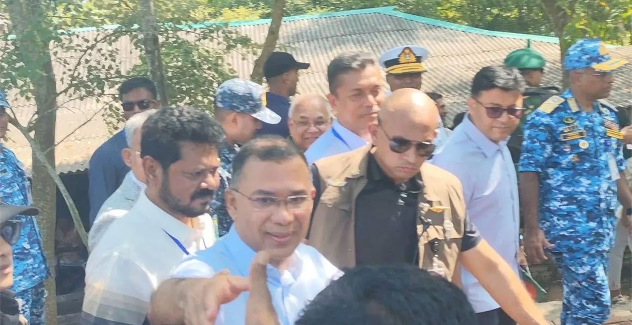 দাকোপ থেকে নৌপথে মোংলার উদ্দেশ্যে প্রধানমন্ত্রী