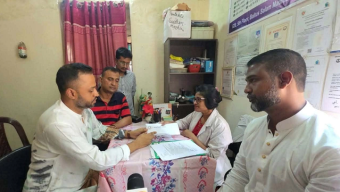 মস্তিষ্ক ও শরীরে এখনও ৪৭টি ছররা গুলি, সেই জুলাইযোদ্ধা রীপা গোমেজের পাশে প্রধানমন্ত্রী